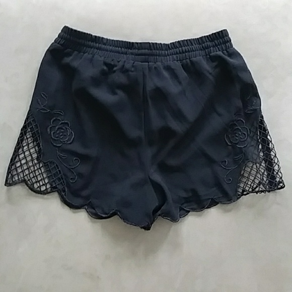 Shorts - Picture 3 of 5